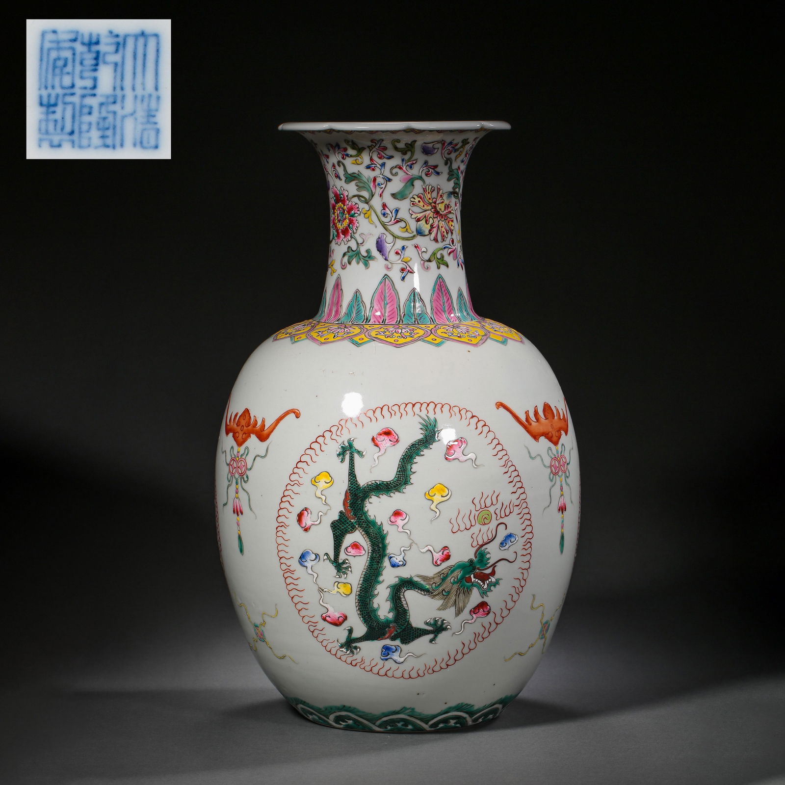 FAMILLE ROSE VASE WITH DRAGON PATTERN, QIANLONG PERIOD (1 of 10)