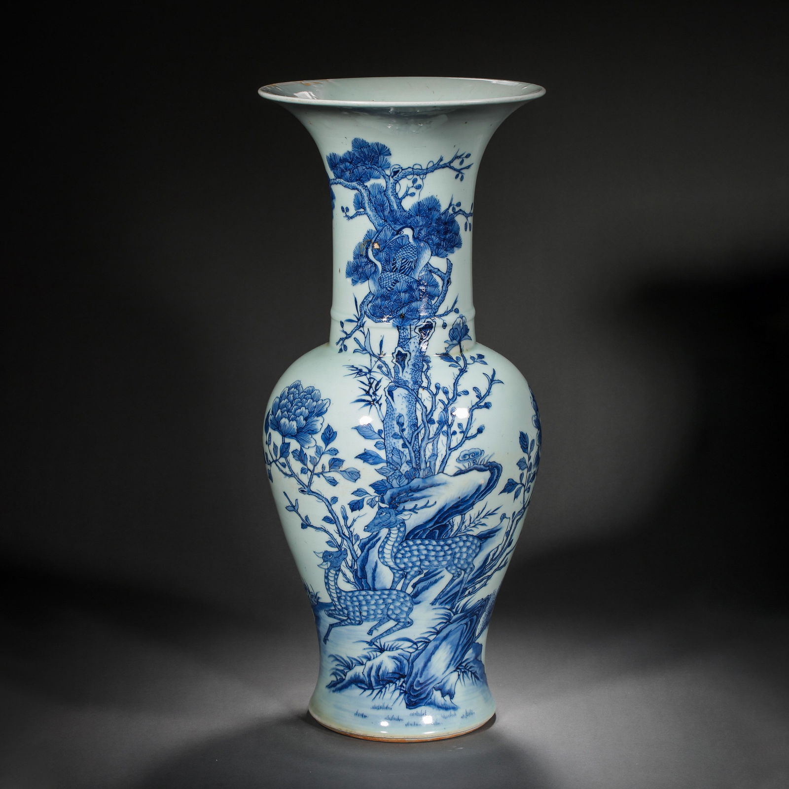 A LARGE BLUE AND WHITE VASE, KANGXI PERIOD OF THE QING (1 of 8)