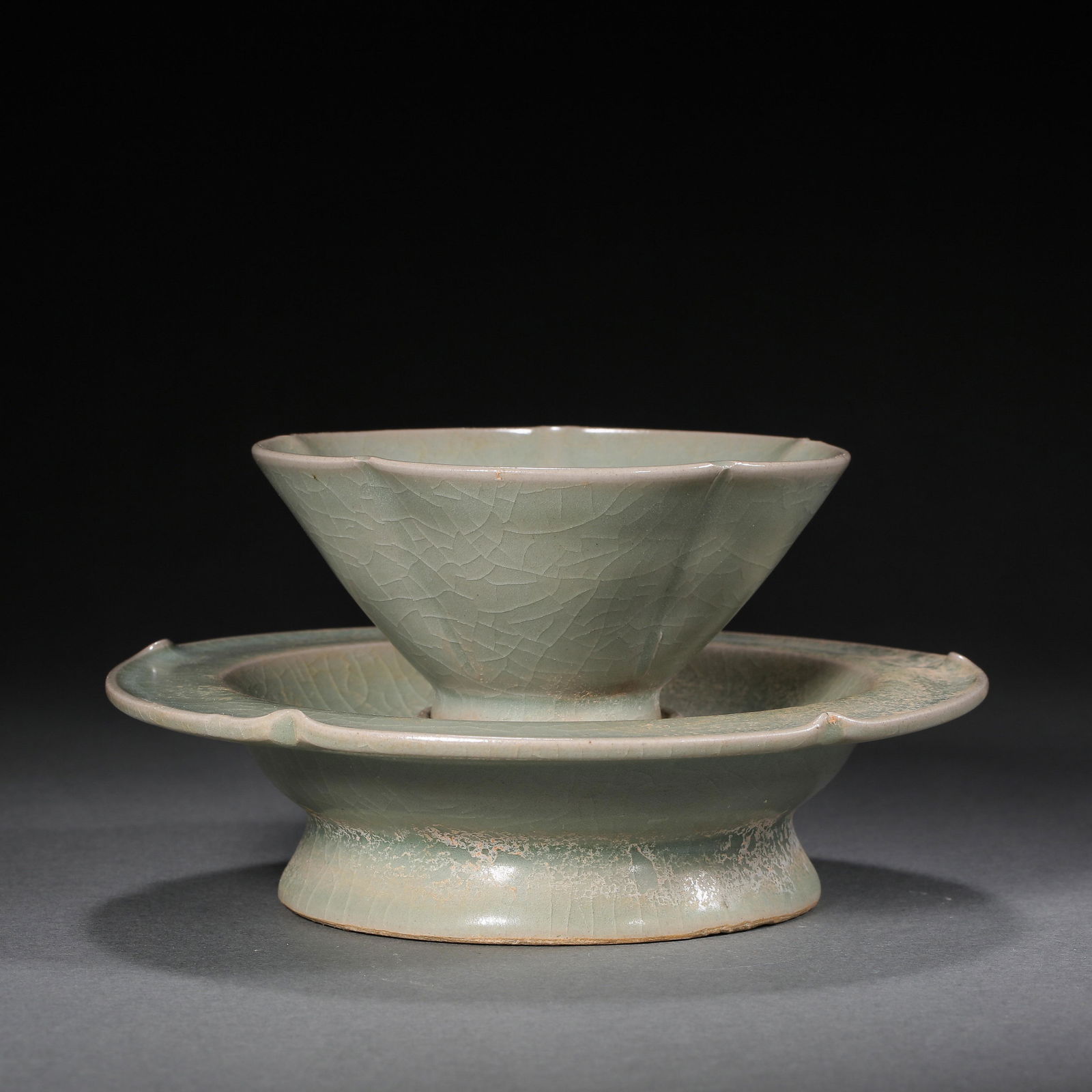 A PAIR OF YAOZHOU WARE CELADON FLOWER MOUTH CUP AND (1 of 11)