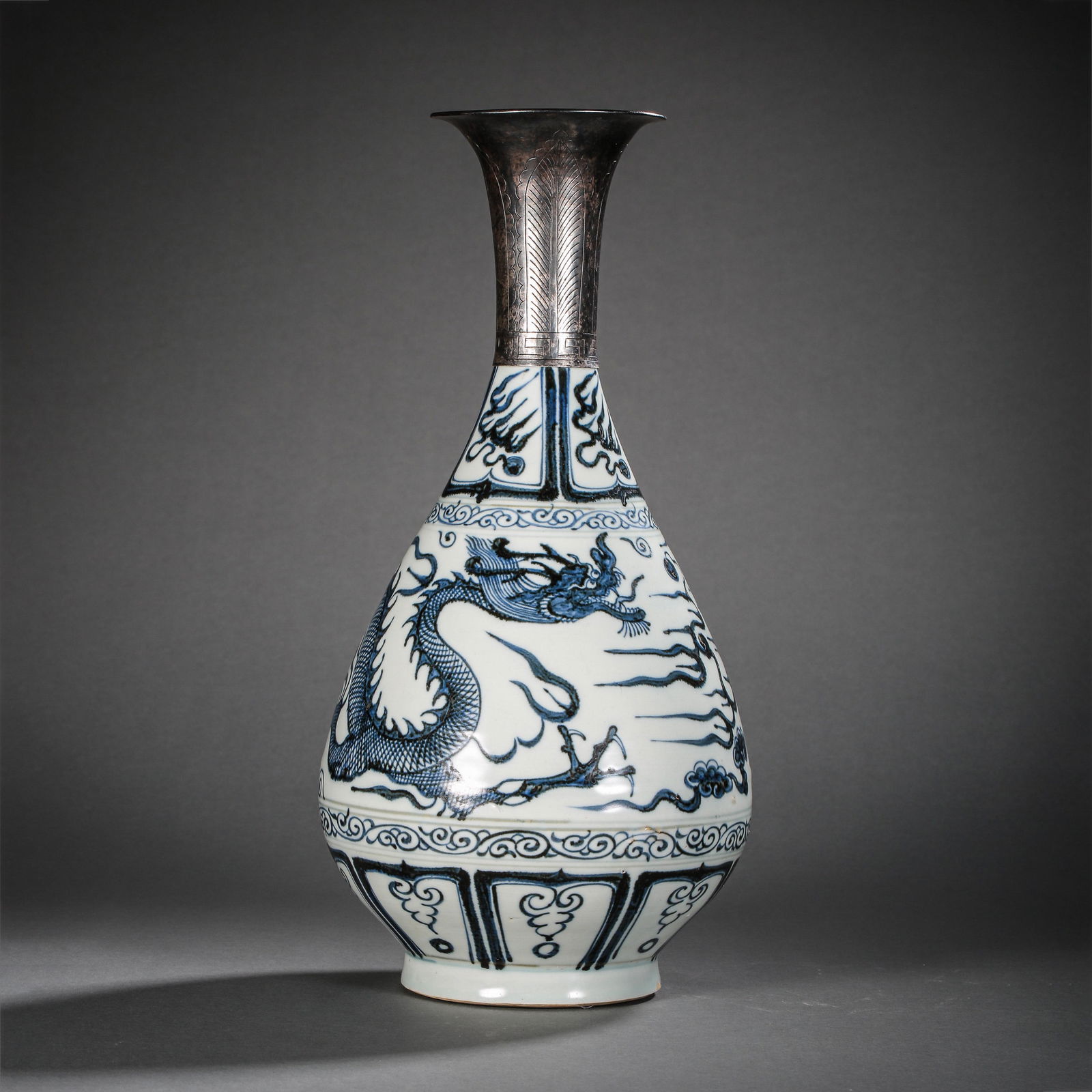 CHINESE YUAN DYNASTY BLUE AND WHITE DRAGON PATTERN YU (1 of 10)