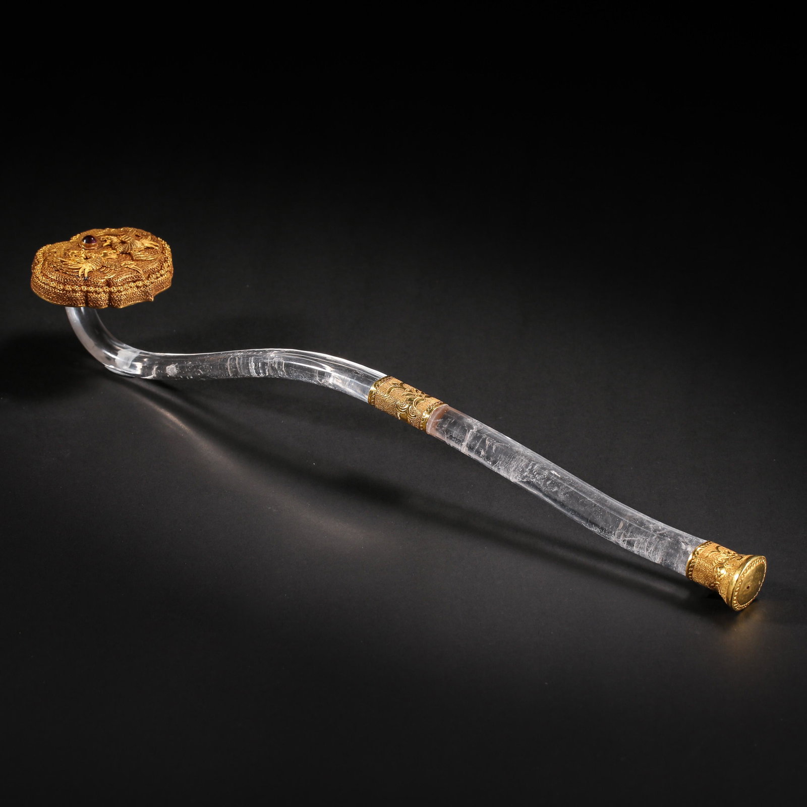 CHINESE QING DYNASTY PURE GOLD CRYSTAL RUYI: CHINESE QING DYNASTY PURE GOLD CRYSTAL RUYI L. 28 cm. H. 4 cm. Weight 109 gram.