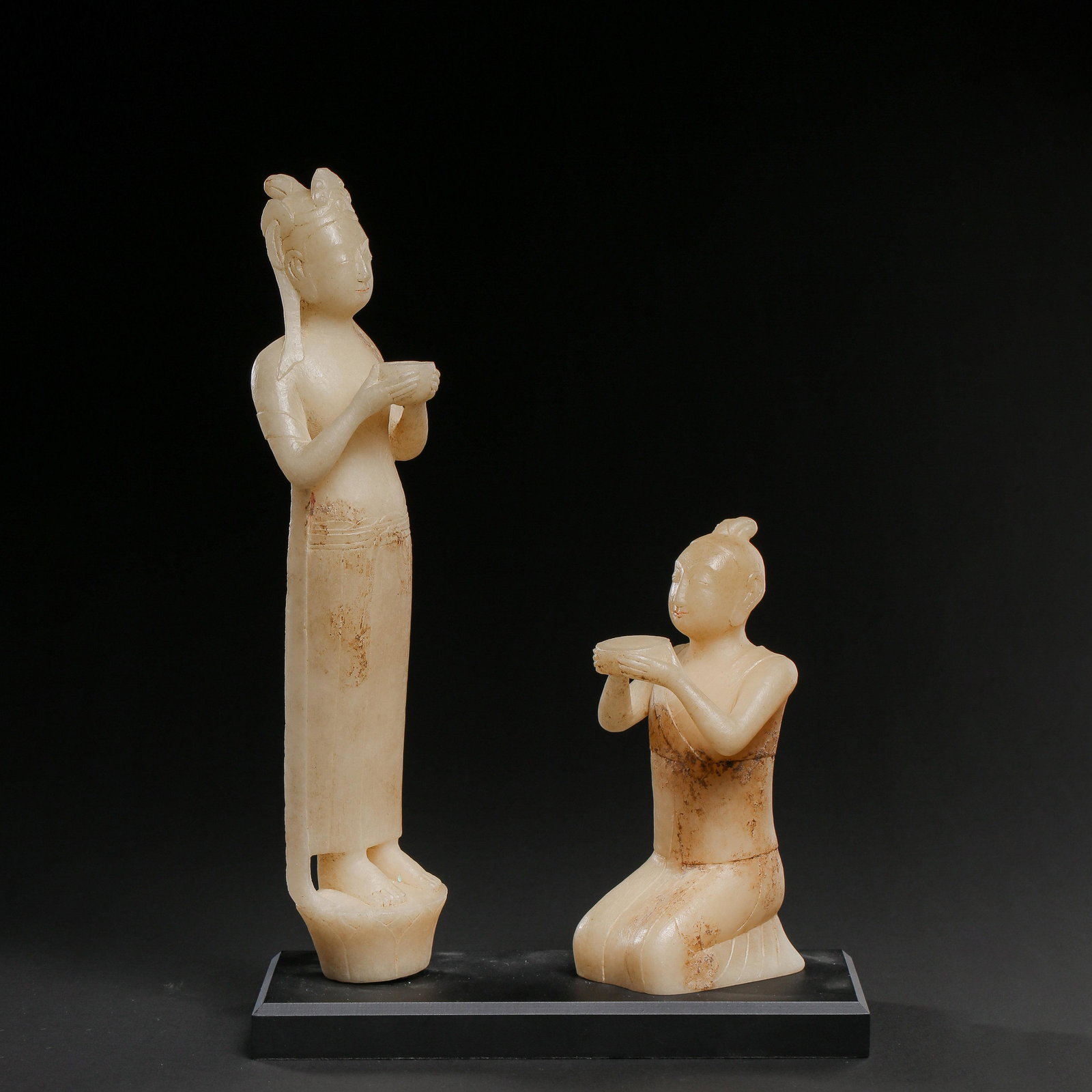 A PAIR OF CHINESE TANG DYNASTY WHITE MARBLE CARVED BUDDHA STATUES (1 of 10)