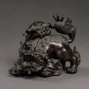 CHINESE QING DYNASTY BRONZE LION INCENSE BURNER: CHINESE QING DYNASTY BRONZE LION INCENSE BURNER H. 12 cm. W. 15 cm. Weight 1283 gram.