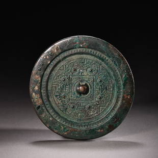 CHINESE HAN DYNASTY BRONZE MIRROR: CHINESE HAN DYNASTY BRONZE MIRROR Diam. 13.6 cm. Weight 420 gram.