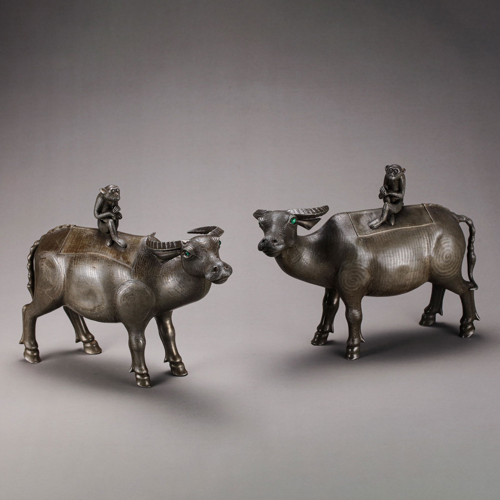 A PAIR OF CHINESE QING DYNASTY PURE TIN ORNAMENTS (1 of 20)