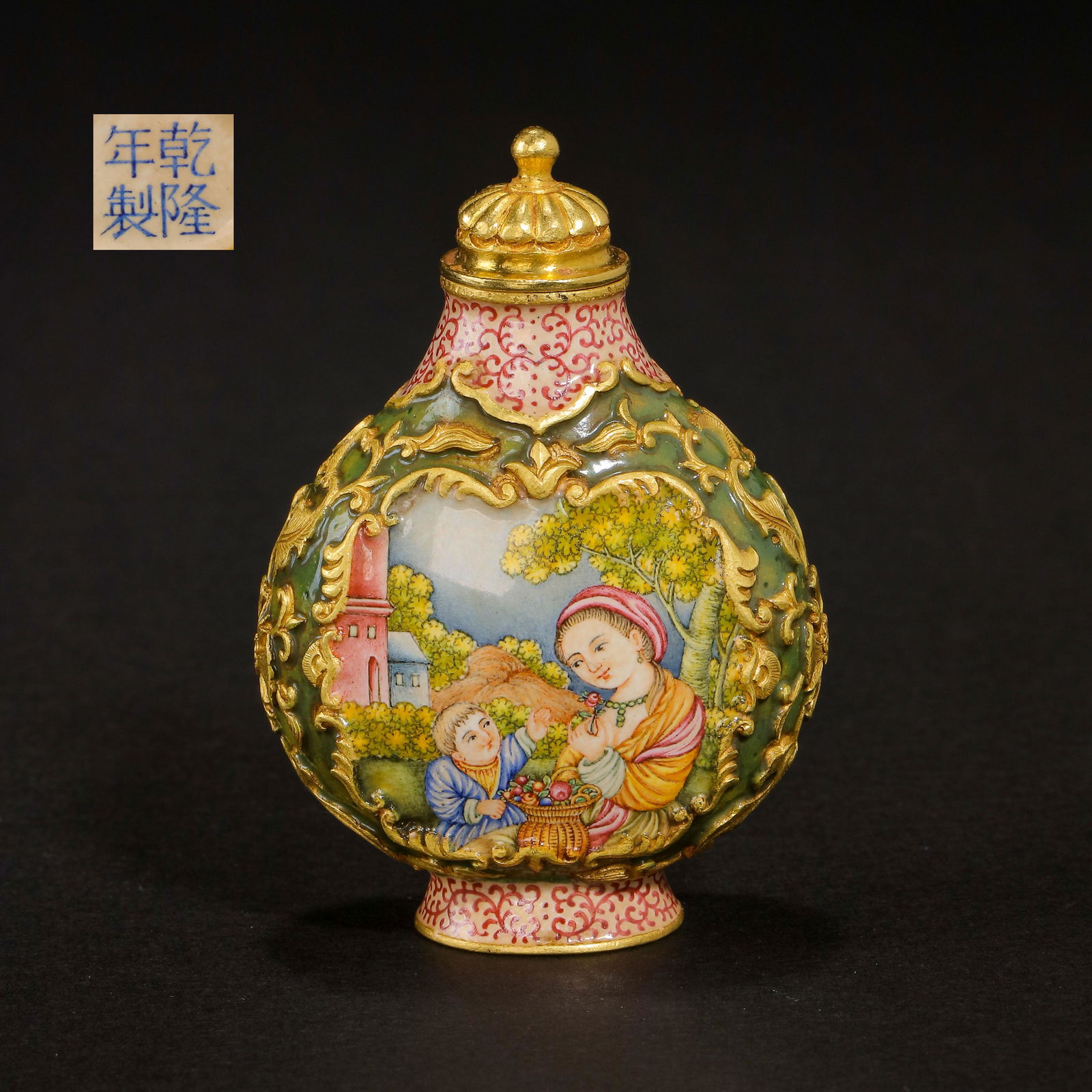 CHINESE QING DYNASTY QIANLONG PERIOD GOLD BODY ENAMEL SNUFF BOTTLE (1 of 10)