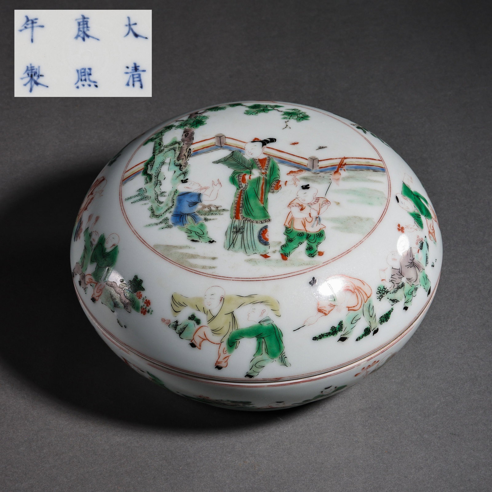 CHINESE QING DYNASTY KANGXI FIGURE BOX (1 of 11)