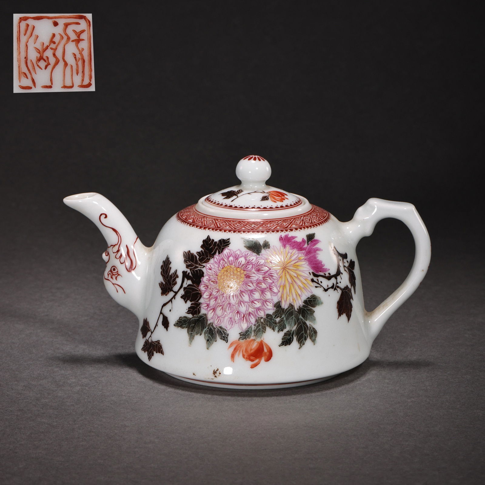 CHINESE QING DYNASTY BLUE AND WHITE FAMILLE ROSE POT (1 of 10)