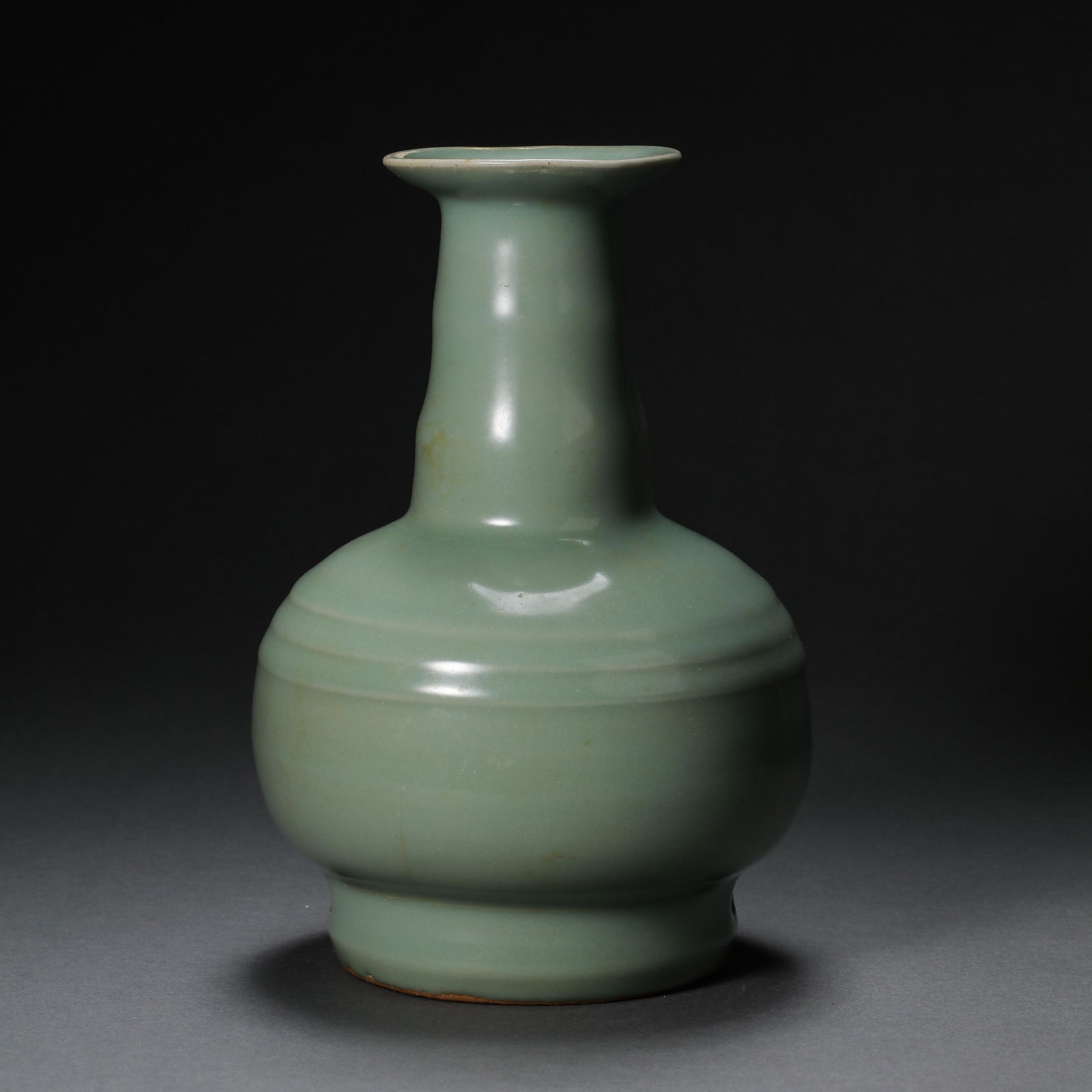 LONGQUAN WARE CELADON-GLAZED VASE IN SOUTHERN SONG DYNASTY, CHINA (1 of 12)