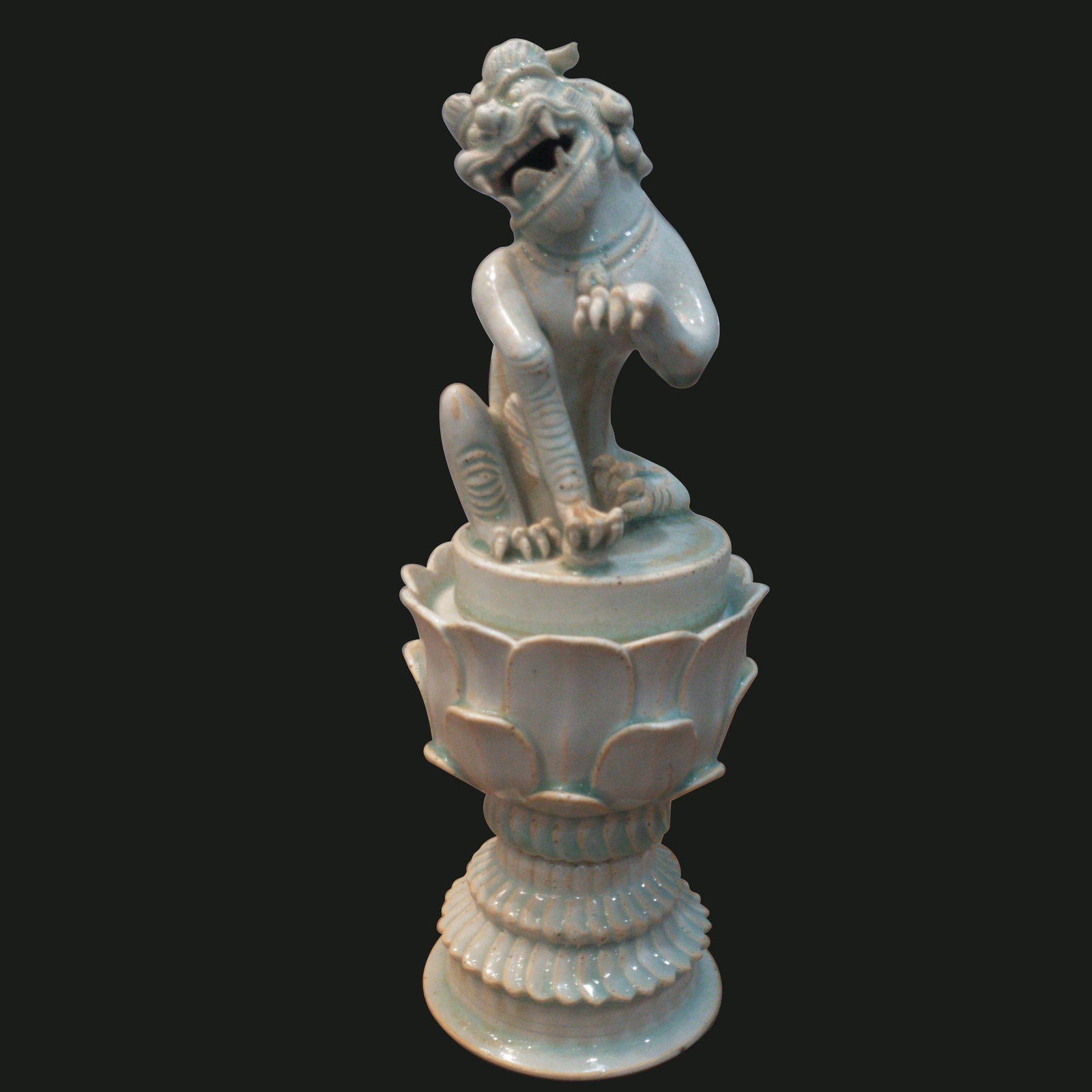 CHINESE SOUTHERN SONG DYNASTY HUTIAN WARE CELADON GLAZE LION AROMATHERAPY (1 of 10)
