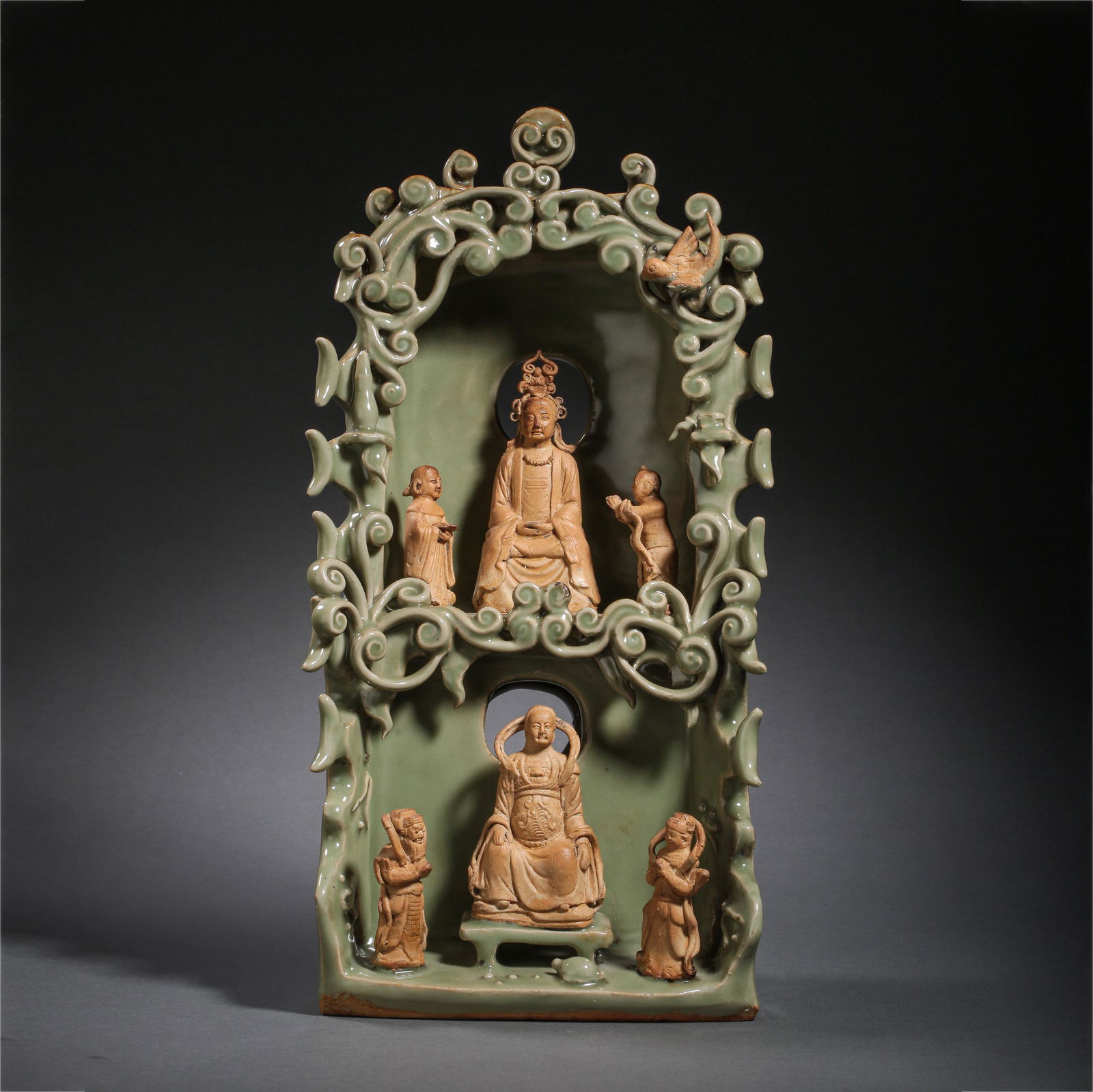 CELADON-GLAZED GUANYIN STATUE IN LONGQUAN WARE, SOUTHERN SONG DYNASTY, CHINA (1 of 15)