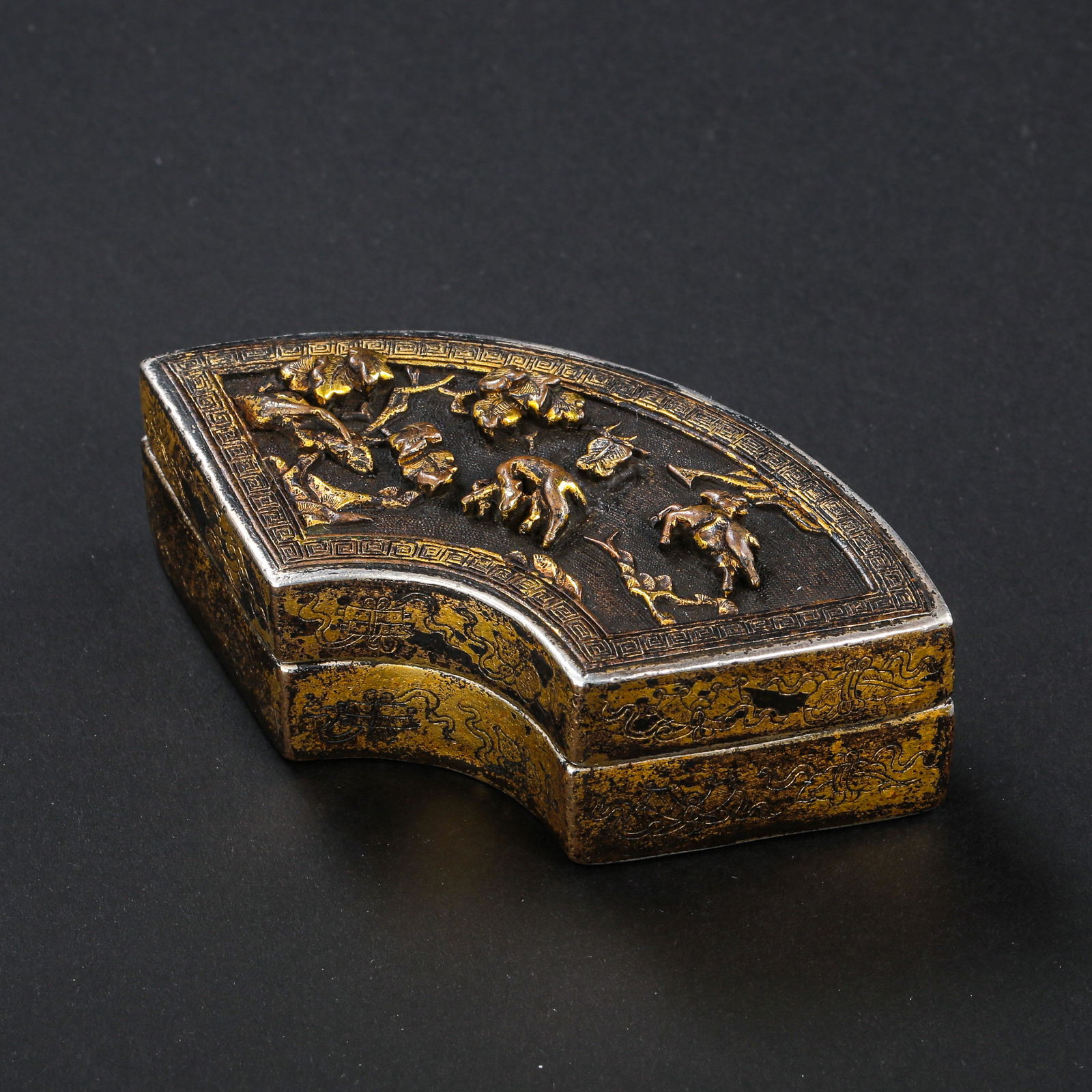 THE GILT BRONZE COSMETIC BOX OF THE IMPERIAL PALACE OFFICE OF THE QING DYNASTY IN CHINA (1 of 9)