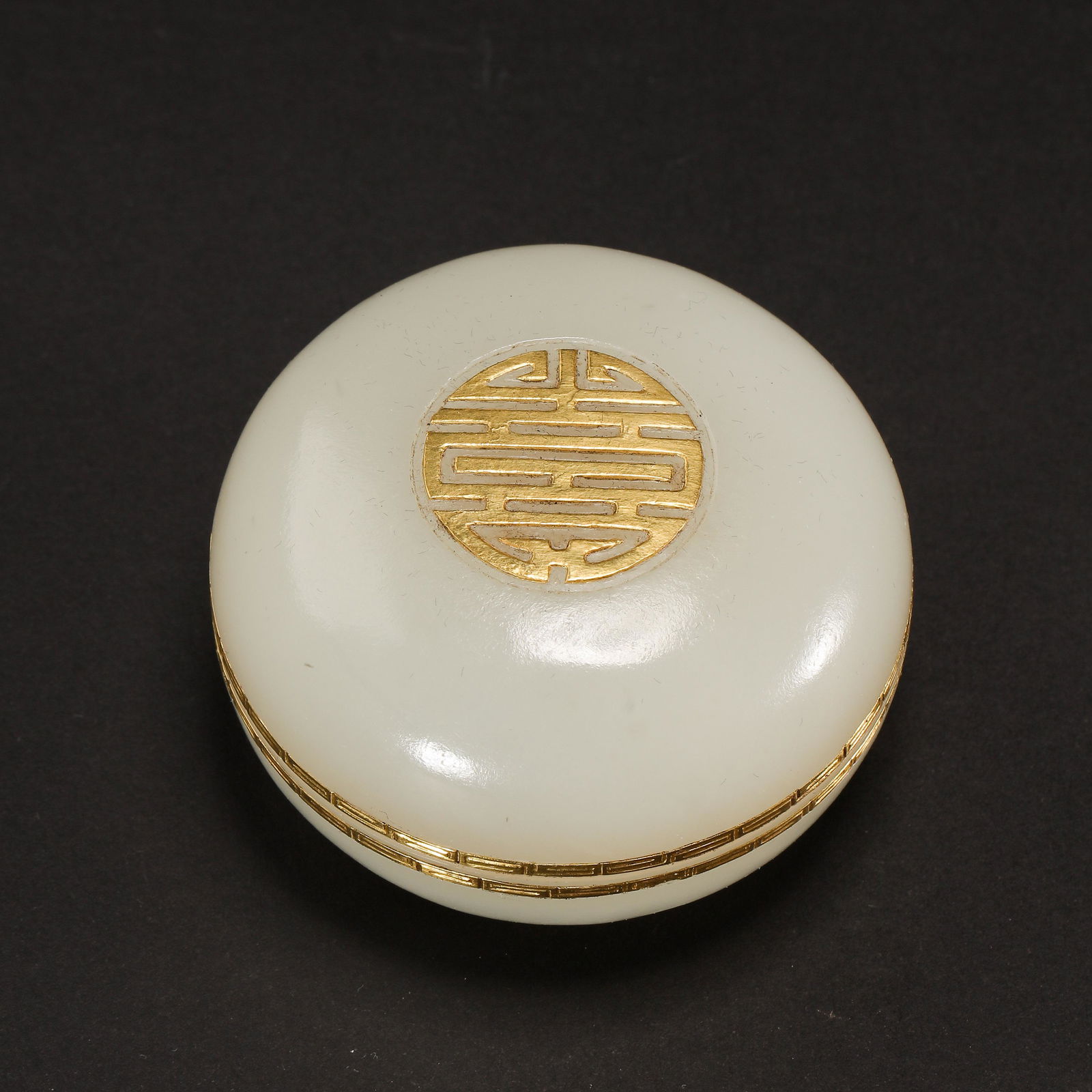 CHINESE QING DYNASTY HETIAN JADE LACQUER GOLD POWDER BOX (1 of 6)