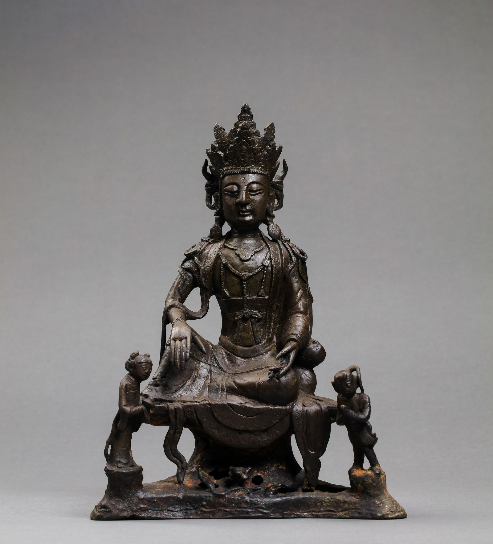 CHINESE YUAN DYNASTY BRONZE SEATED STATUE OF GUANYIN (1 of 13)