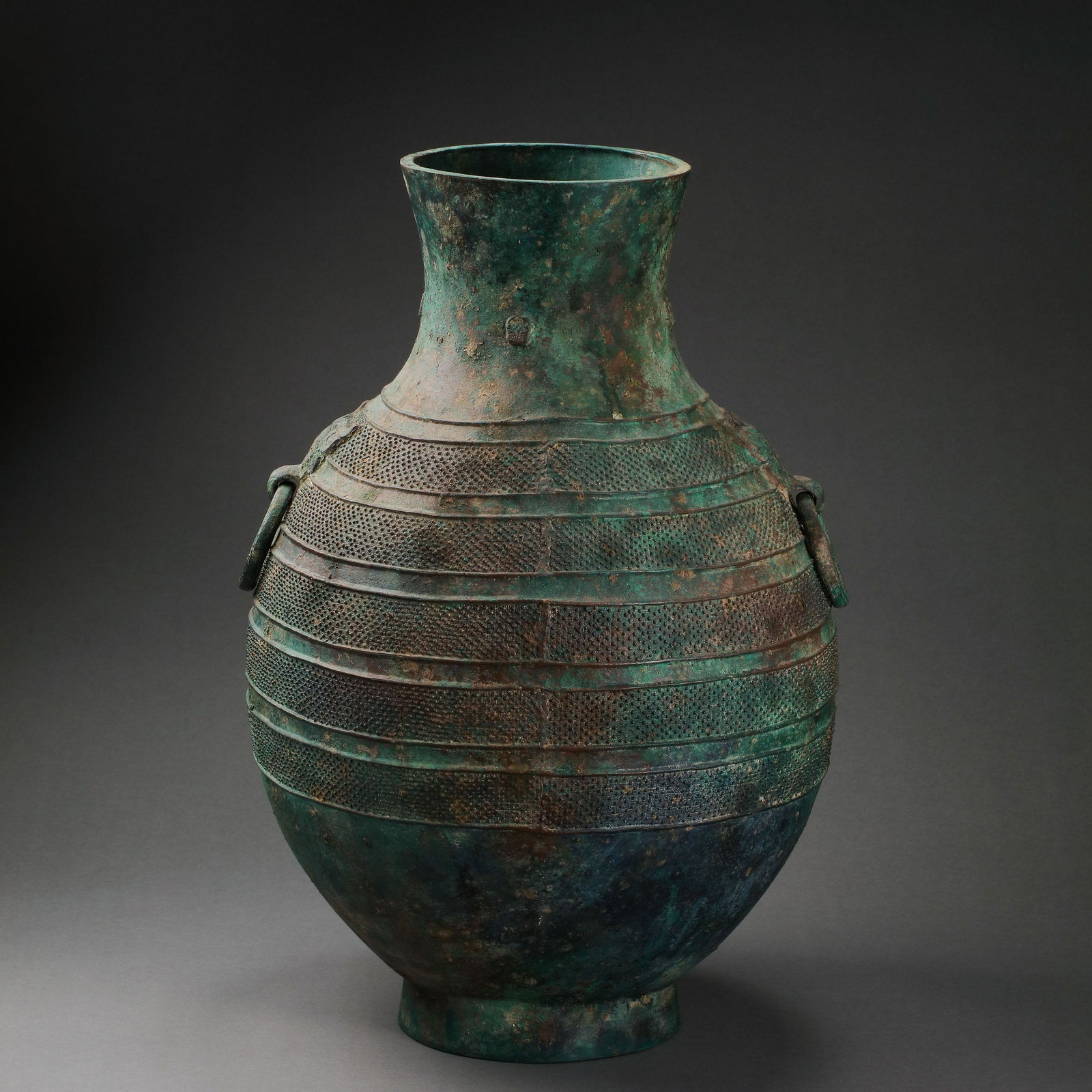 CHINESE HAN DYNASTY BRONZE VASE (1 of 10)