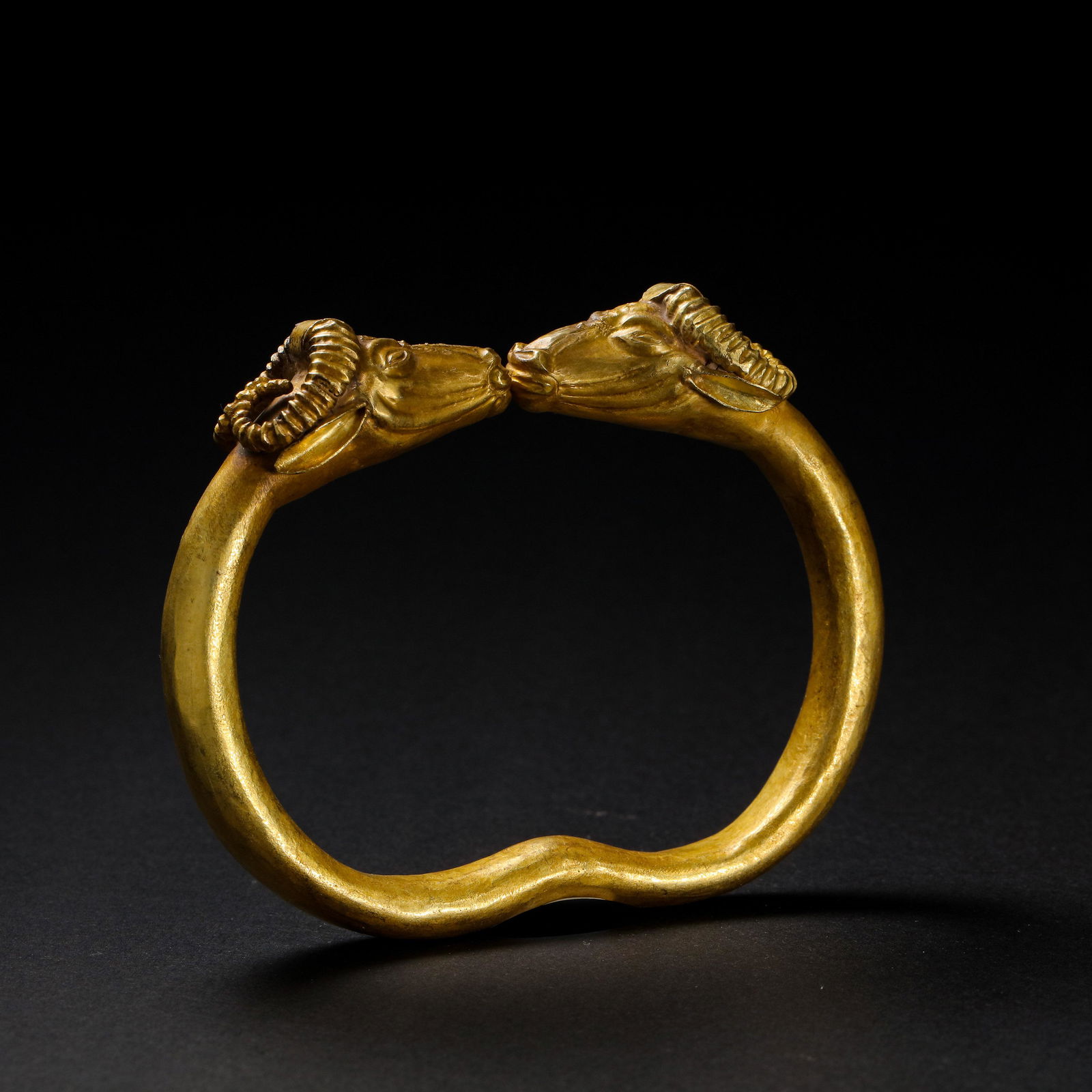 WEST ASIAN PURE GOLD SHEEP'S HEAD BRACELET (1 of 7)