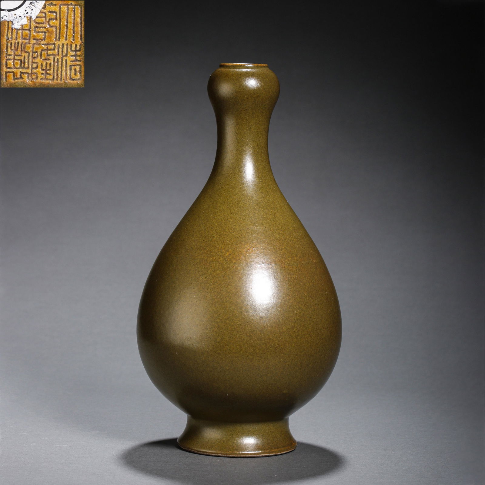CHINESE QING DYNASTY GREEN GARLIC SHAPED HEAD BOTTLE (1 of 8)