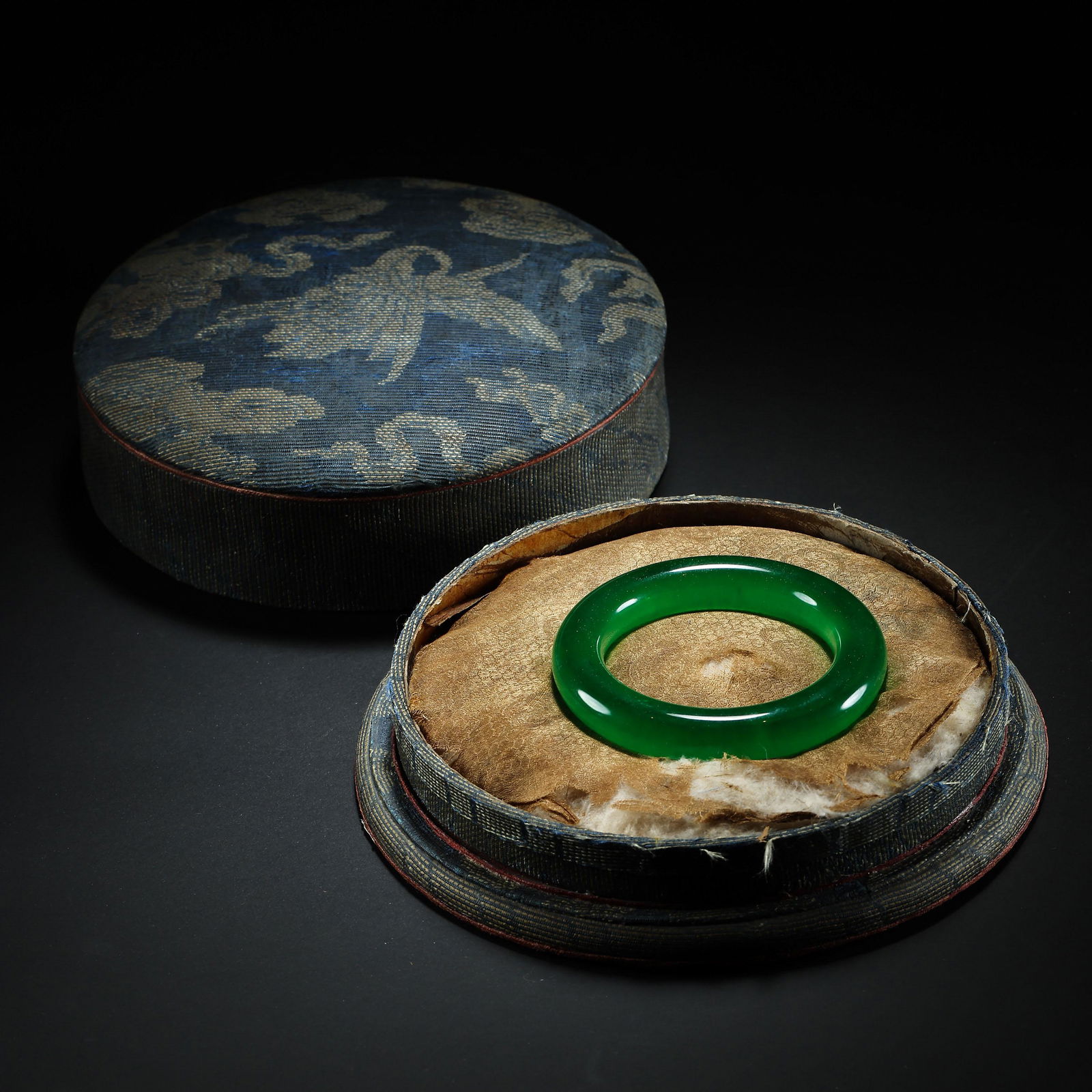 CHINESE JADE BRACELET, QING DYNASTY (1 of 7)
