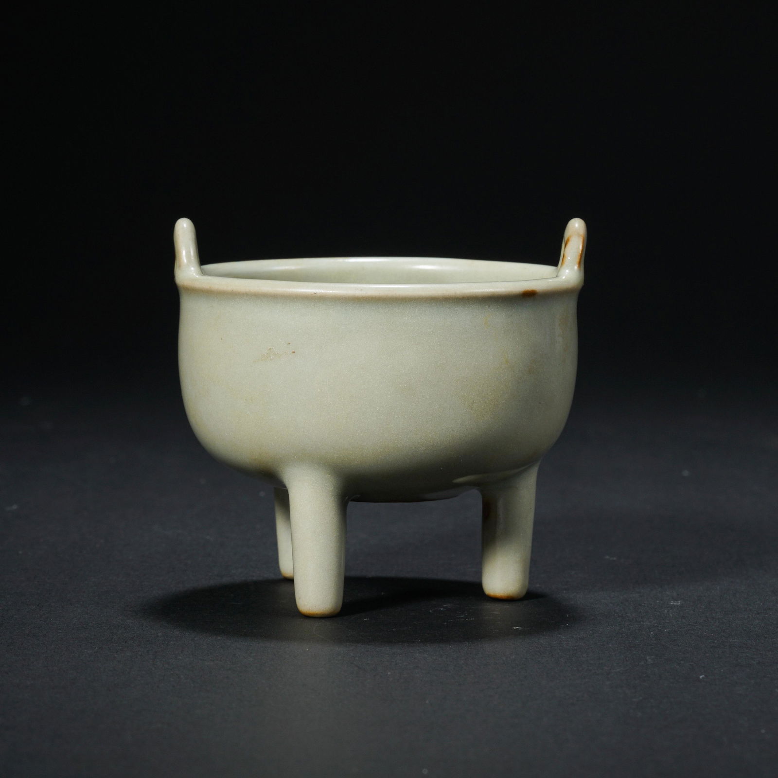 CELADON GLAZED AMPHIBIOUS FURNACE OF LONGQUAN WARE, SOUTHERN SONG DYNASTY, CHINA (1 of 12)