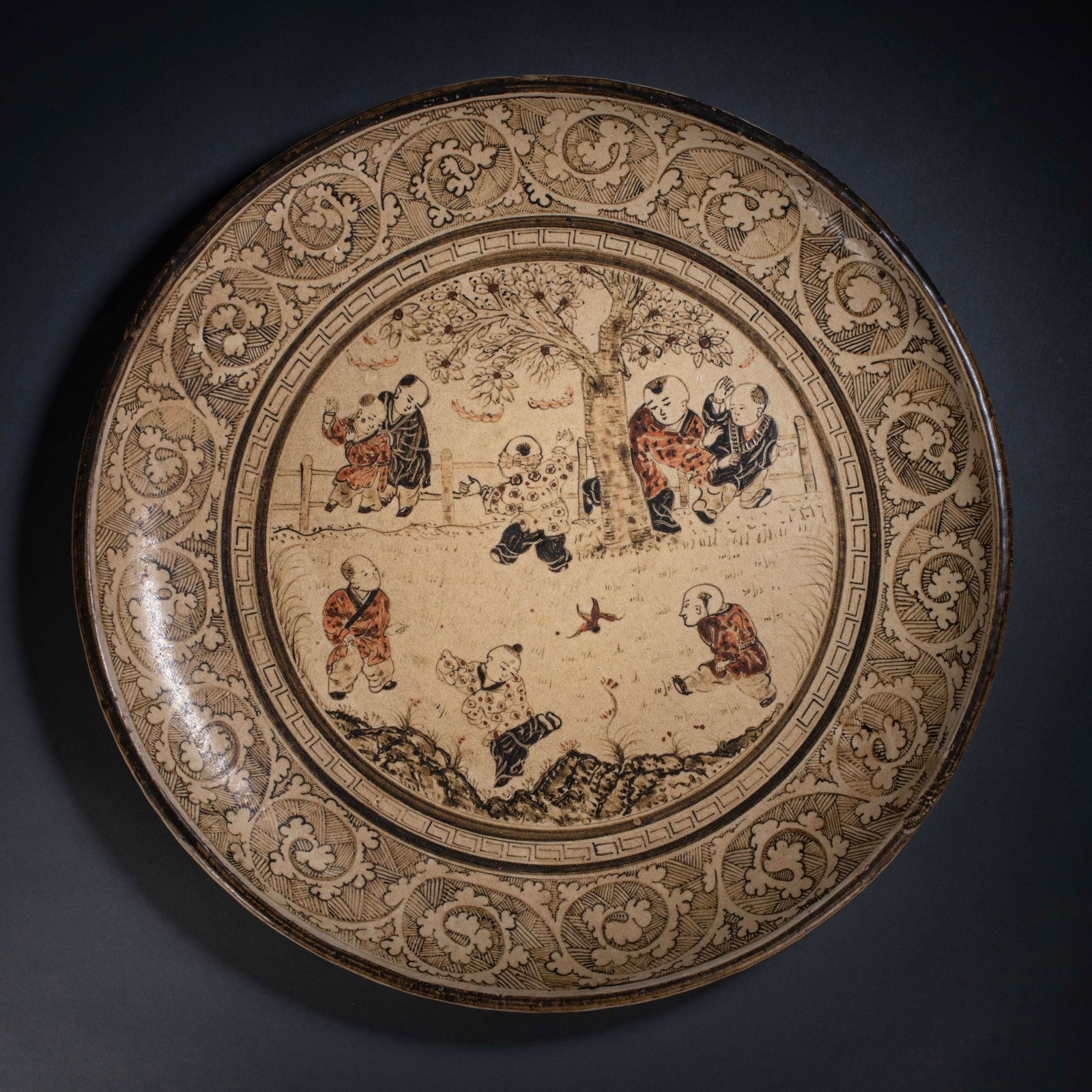 Chinese Northern Song Dynasty Cizhou Kiln White Bottom Black Flower Infant Play Pattern Plate (1 of 10)