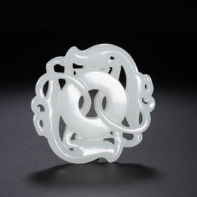 Chinese Qing Dynasty Hetian white jade pendant