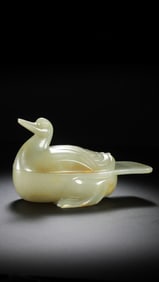 Hetian jade lid box from the Han Dynasty