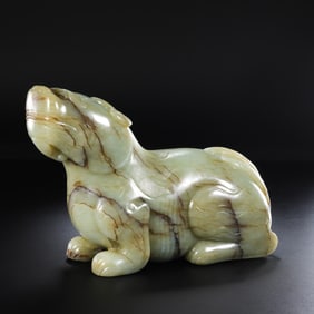 Hetian jade head-raising beast from the Qing Dynasty