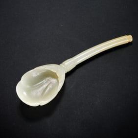 Hetian jade lotus spoon from the Qing Dynasty