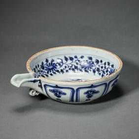 Chinese Yuan Dynasty blue and white figuredarin duck playing water pattern basin