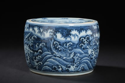 Chinese Ming Dynasty Xuande period blue and white sea beast pattern cricket jar