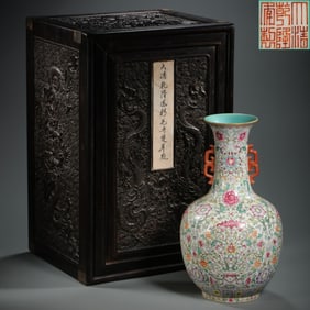 Porcelain flower patterned double-handled vase from the Qianlong period of the Qing Dynasty