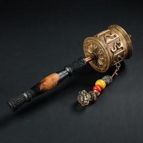 Tibetan six-syllable figuretra hand-cranked prayer wheels from the Qing Dynasty of China