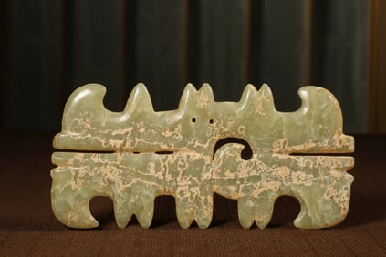 Chinese Hongshan period Hongshan culture hook cloud pendant