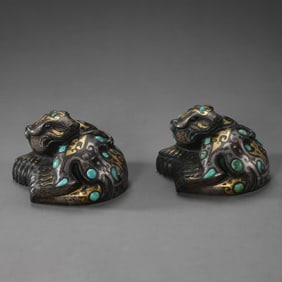 A pair of beasts with gold and silver inlaid gemstones from the Warring States Period, China