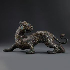Chinese Warring States Period gold-inlaid silver-inlaid turquoise beasts