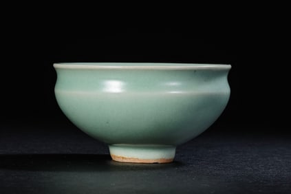 Chinese Southern Song Dynasty Longquan ware green-glazed cup