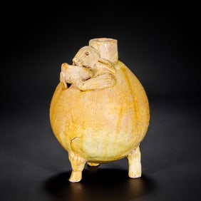 Chinese Southern and Northern Dynasties three-legged bottle