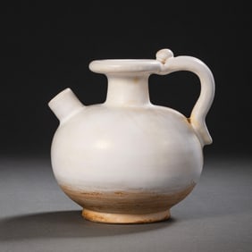 Chinese Tang Dynasty Gongxian ware white porcelain pot