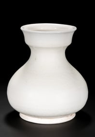 Chinese Tang Dynasty Gongxian ware white porcelain pan mouth pot