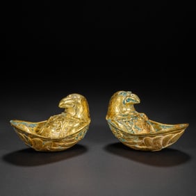 A pair of Chinese Tang Dynasty pure gold parrot cups