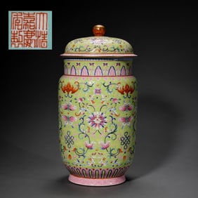 chinese Qing Dynasty Jiaqing period green ground famille rose standing branch flower pattern cover