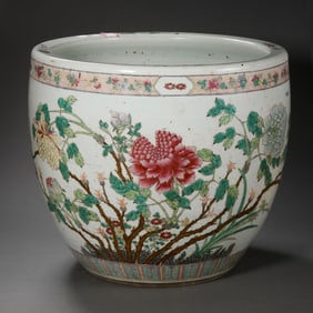 chinese Qing Dynasty famille rose flower pattern curled mouth jar