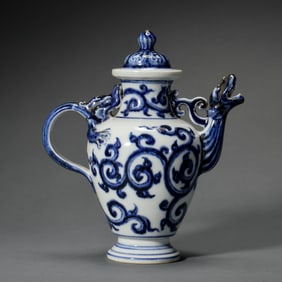 chinese Qing Dynasty blue and white dragon head pot