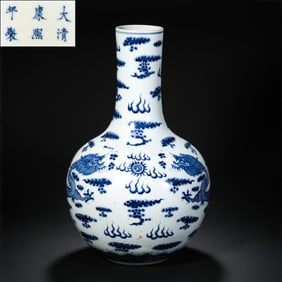 Blue and white double dragon-playing-bead-patterned celestial globe vase from the Kangxi period of
