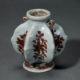 Underglaze red floral-patterned double-corded melon-shaped vase from the Yuan Dynasty of China