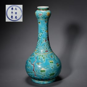 Blue and white lotus pond-patterned garlic vase from the Wanli period of the Ming Dynasty of China