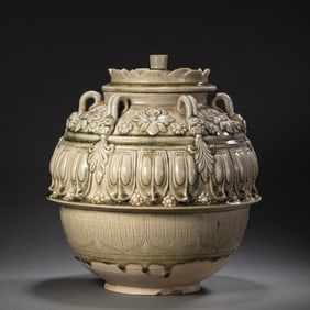 Xiangzhou ware celadon plastered lotus petal pattern six series lid pot of Sui Dynasty China