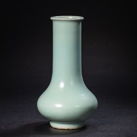 Longquan ware vase with green glaze and long neck in Southern Song Dynasty of China