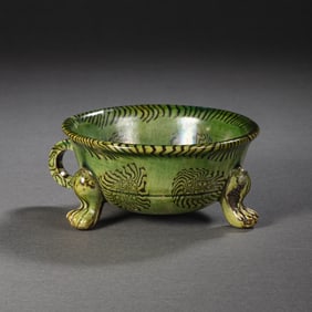 Chinese Tang Dynasty green glaze twisted tire tripod furnace