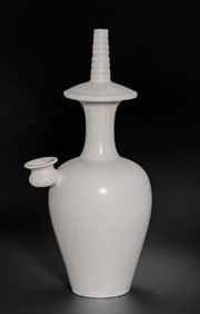 Chinese Tang Dynasty Gongxian ware white porcelain bottle